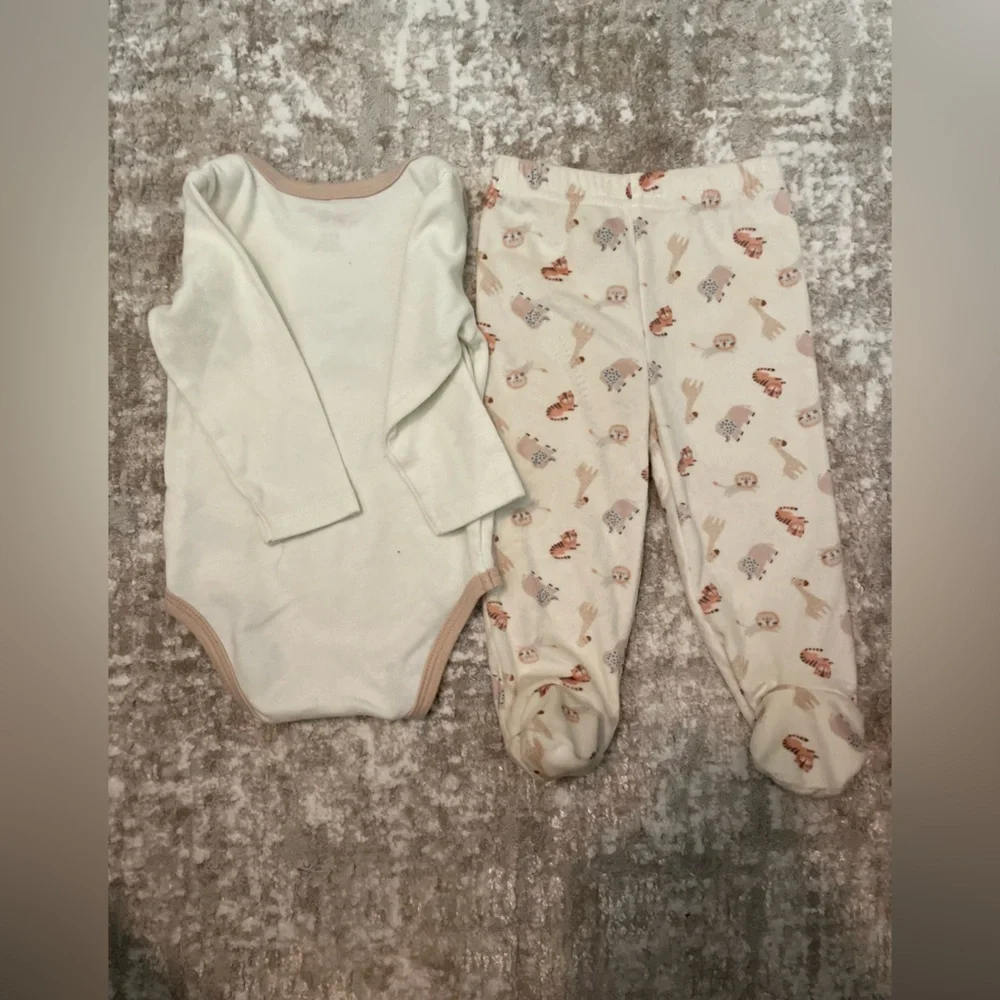 Kyle & Deanna Adorable Cream and Brown Elephant Print Baby One Piece Set 6/9M